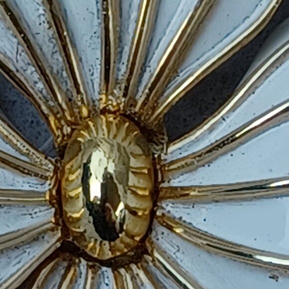 Vintage Trifari Brooch Flower - Picture 4 of 7